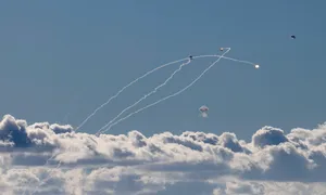 Israel, Hezbollah tập kích nhau giữa loạt vụ nổ thiết bị liên lạc