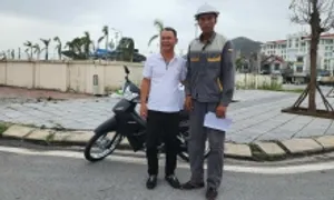Món quà bất ngờ cho anh thợ điện mất xe máy