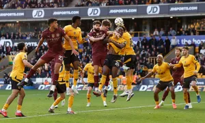 Man City thắng ở phút bù Ngoại hạng Anh