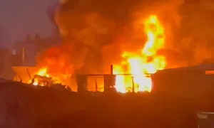 Xưởng sơn 1.000 m2 ở TP HCM cháy lớn