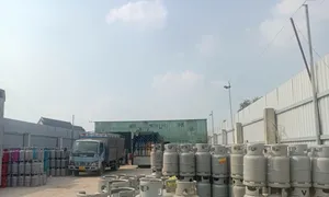 Gần 100 cảnh sát đột kích 12 điểm sản xuất gas giả